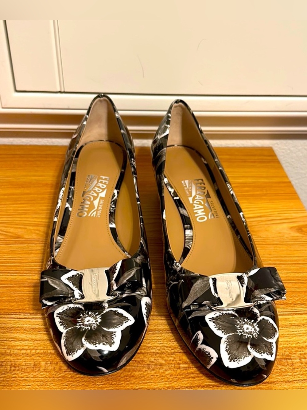 Authentic Salvatore Ferragamo Black & White Floral Vara Bow Flats